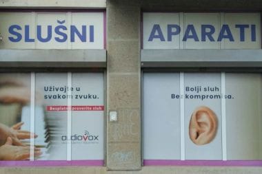 Izlog Audiovox predstavništva u Novom Sadu 2, na Limanu